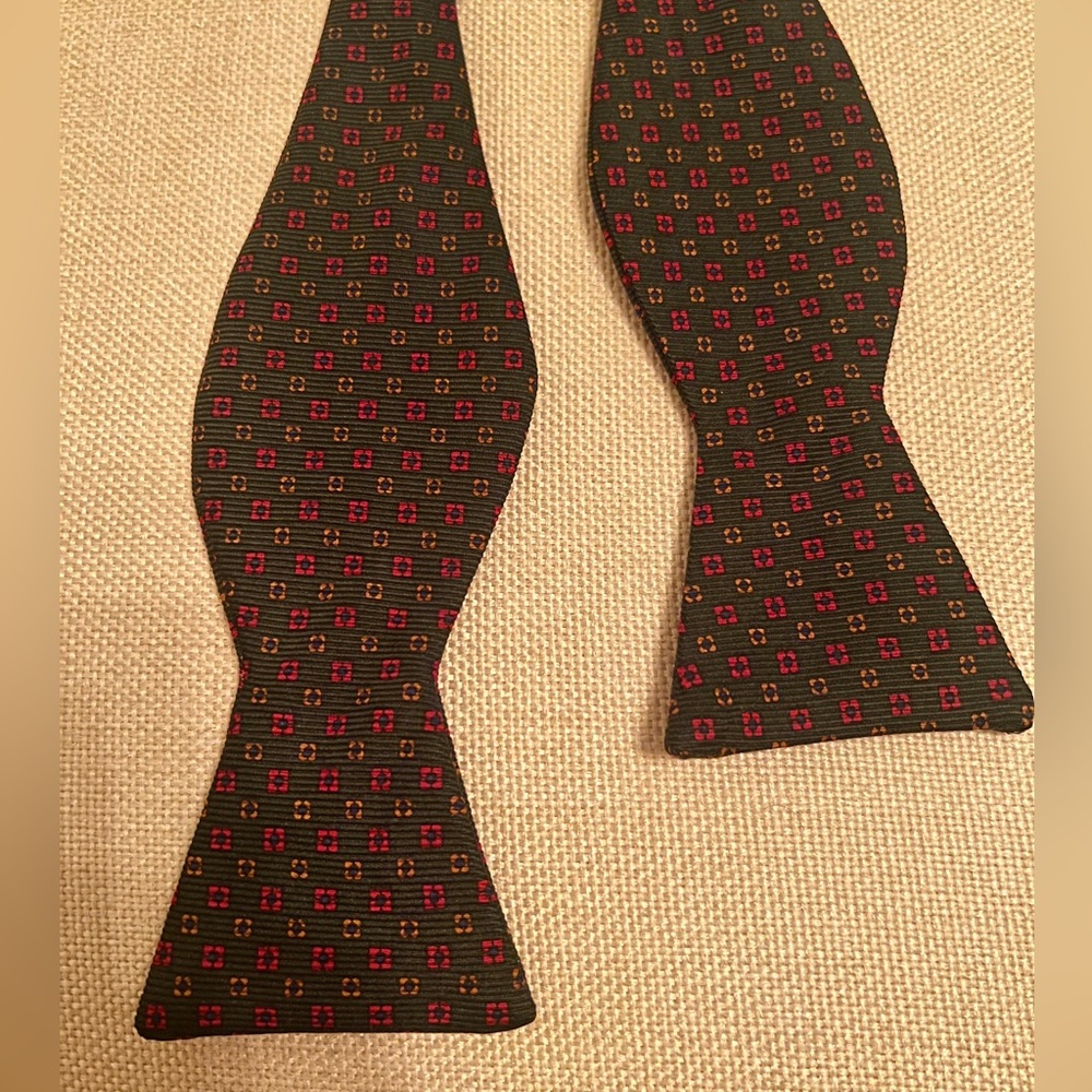 Brooks Brothers green patterned bow tie